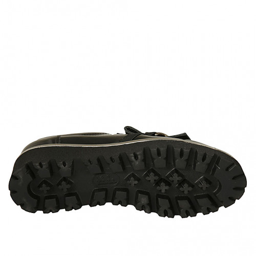 Zapato cerrado para mujer con flecos y cadena en charol negro cuña 4